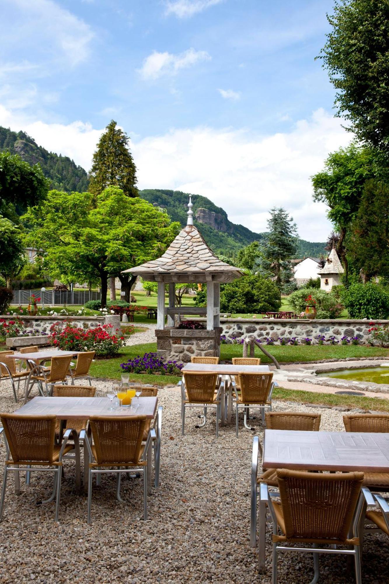 Hotel Beauséjour Vic-sur-Cère Exterior foto