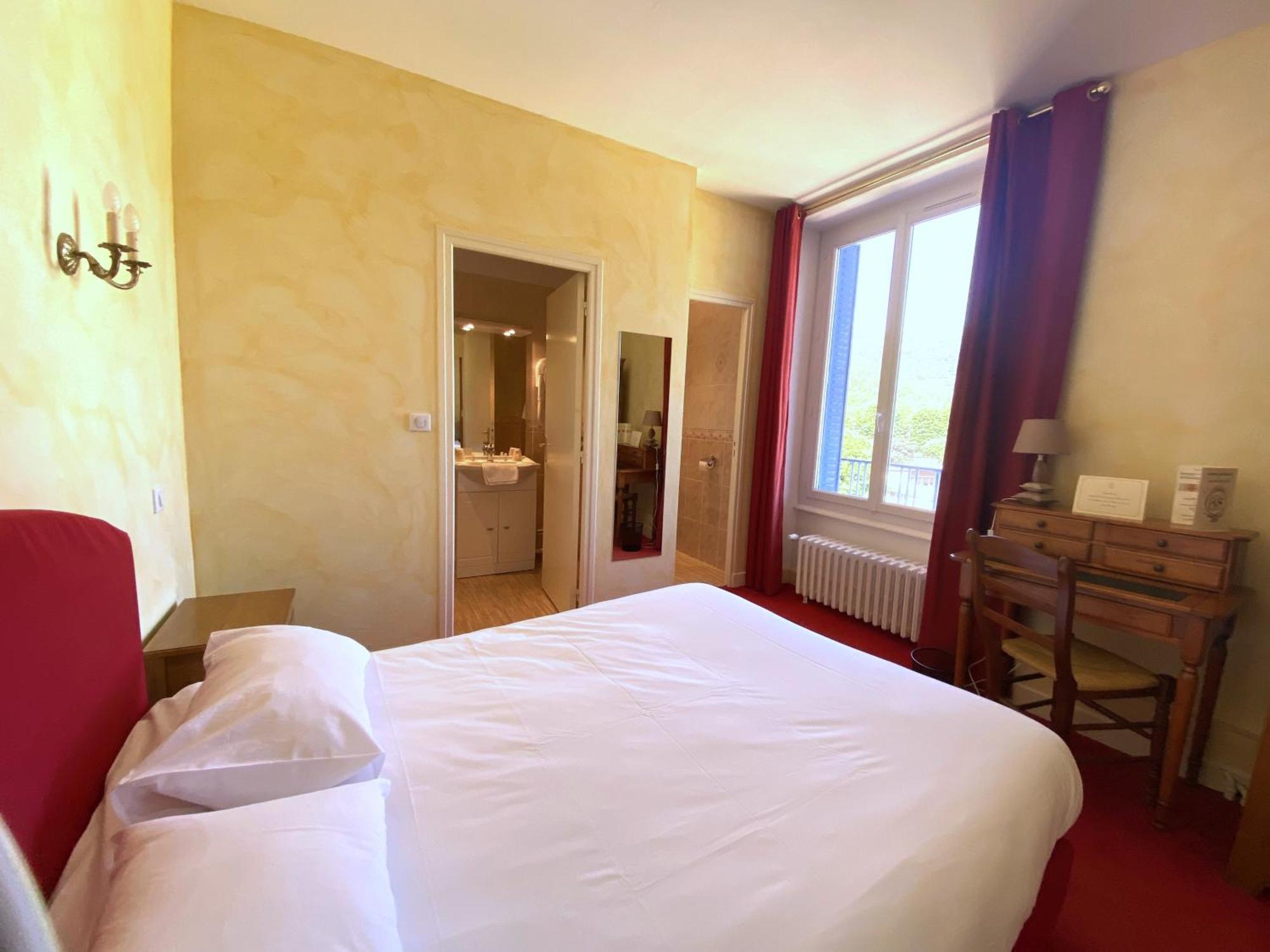 Hotel Beauséjour Vic-sur-Cère Habitación foto