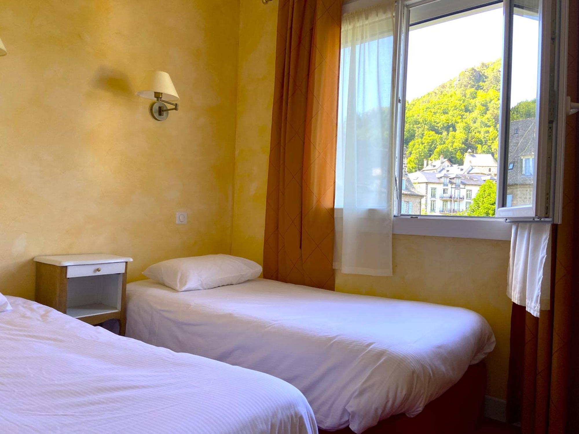 Hotel Beauséjour Vic-sur-Cère Habitación foto