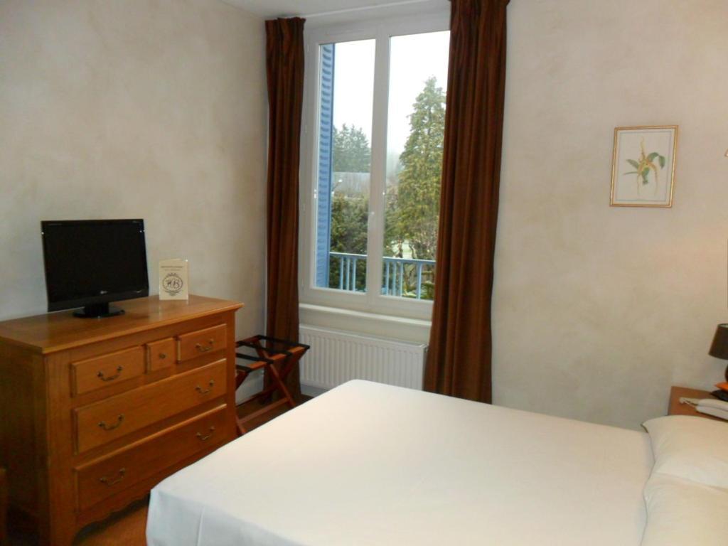 Hotel Beauséjour Vic-sur-Cère Habitación foto